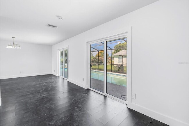 Building Photo - 3216 Pine Haven Dr