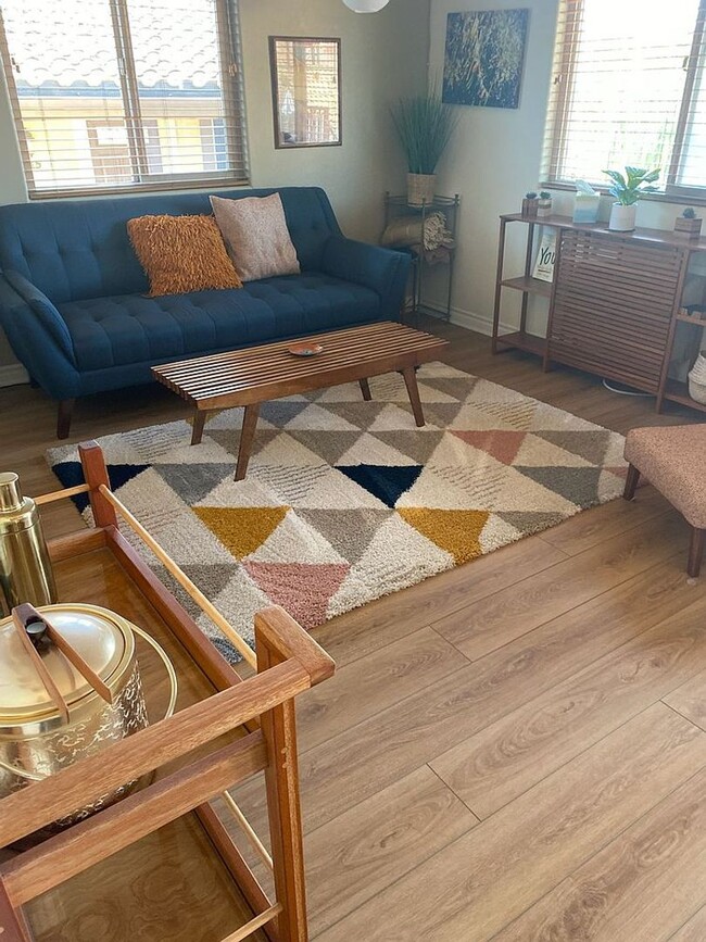 Primary Photo - Charming Fully Furnished 2-Bedroom Unit in...