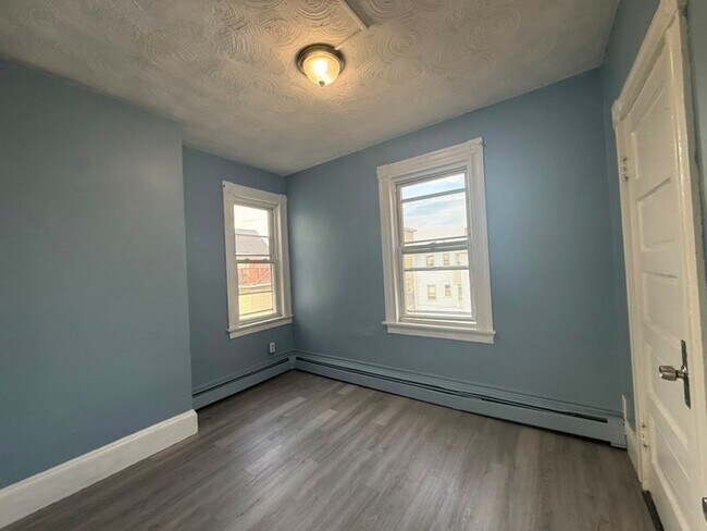 Building Photo - 153 Bailey St