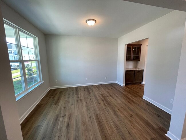 Building Photo - Gorgeous newer 3BD/2.5BA home w/ 2 car garage in Clayton!