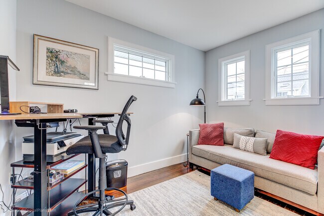 1st floor office - 224 Gibbs Ave