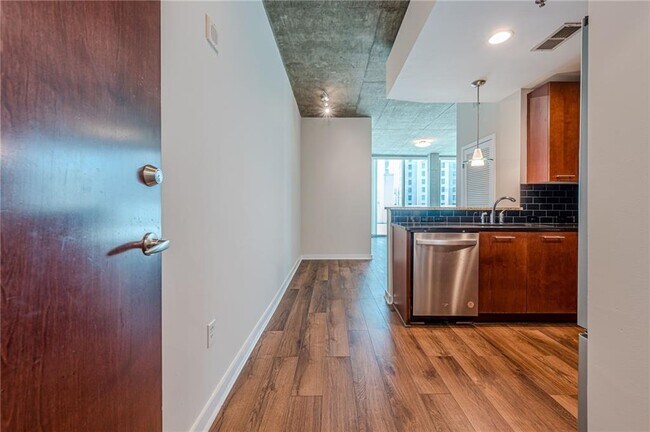 Building Photo - 3324 Peachtree Rd NE