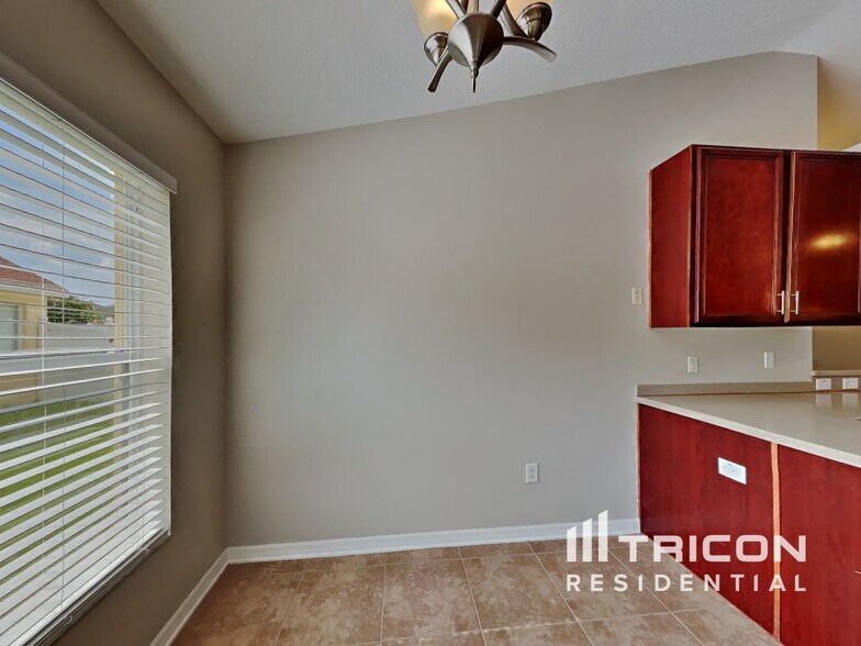Building Photo - 2420 Deer Creek Blvd