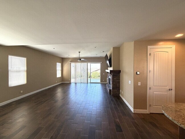 Building Photo - Gated Astoria Home