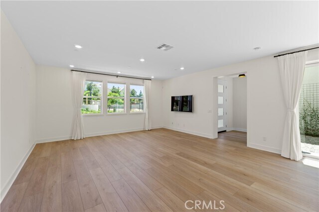 Building Photo - 156 Chorus