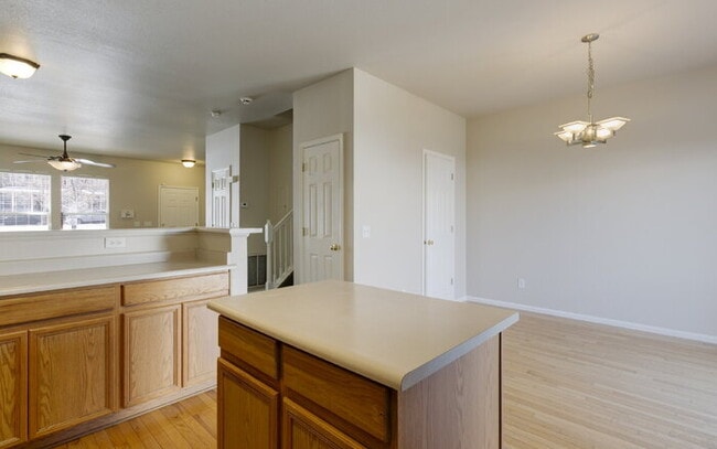 Building Photo - “Move-In Ready Townhome – November Rent Free!”