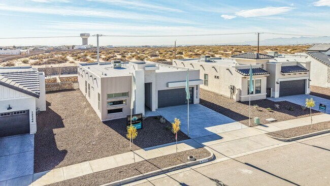 Building Photo - Beautiful East side House 4 bed-2.5 baths, part of The Overlook Casa Club that includes Swimming ...