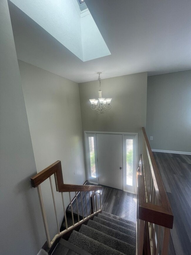 Building Photo - 177 S Grandview Ave