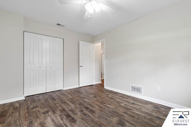 Building Photo - 19 Westford Ln