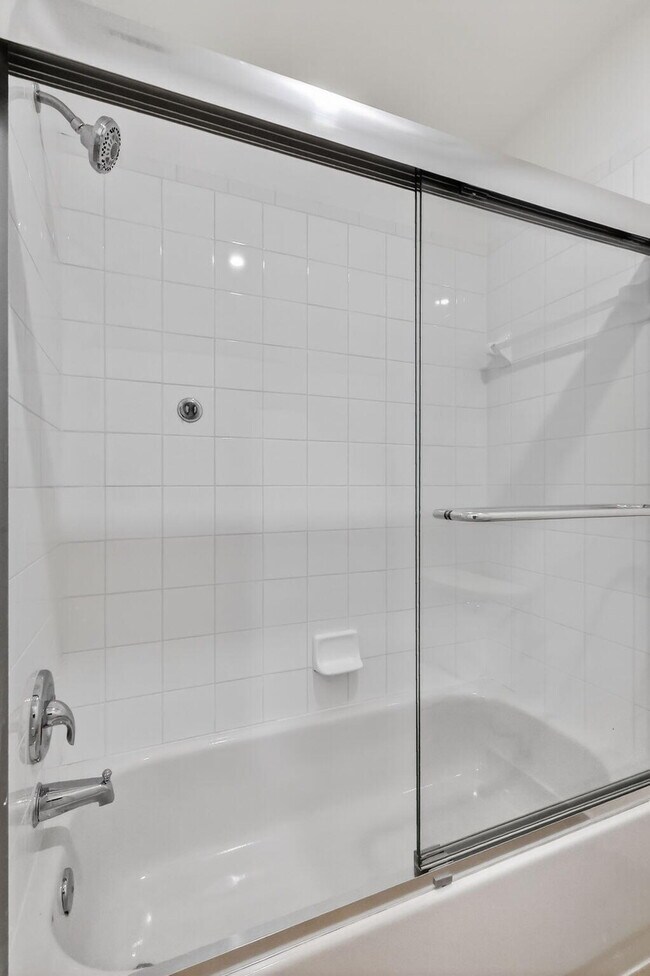 Building Photo - 16218 Sierra Palms Dr