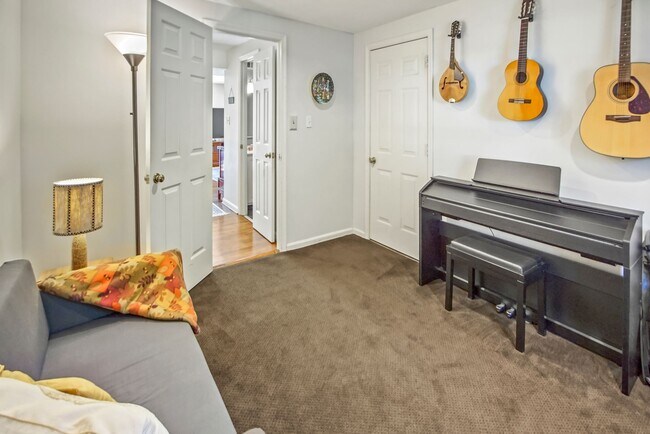 Building Photo - 6902 Tilden Ln