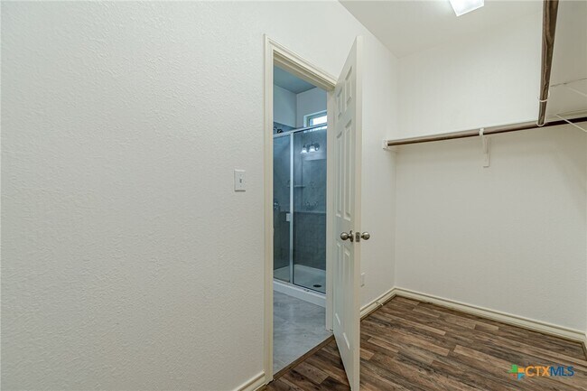 Building Photo - 124 Mary Max Cir