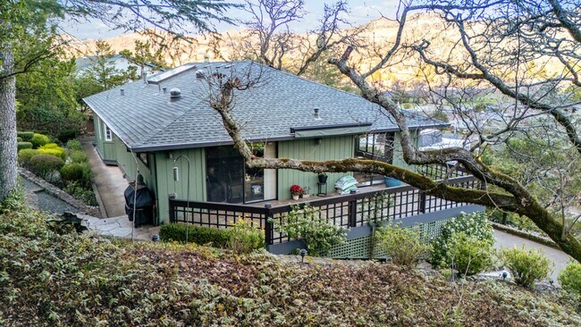 Building Photo - Breathtaking Views & Luxurious Furnished Rental in Oakmont's 55+ Community!