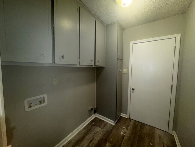 Building Photo - 406 Garden Homes Cir