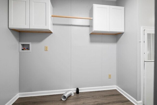 Building Photo - 3 Bed 2 Bath Home Close to Fort Bragg
