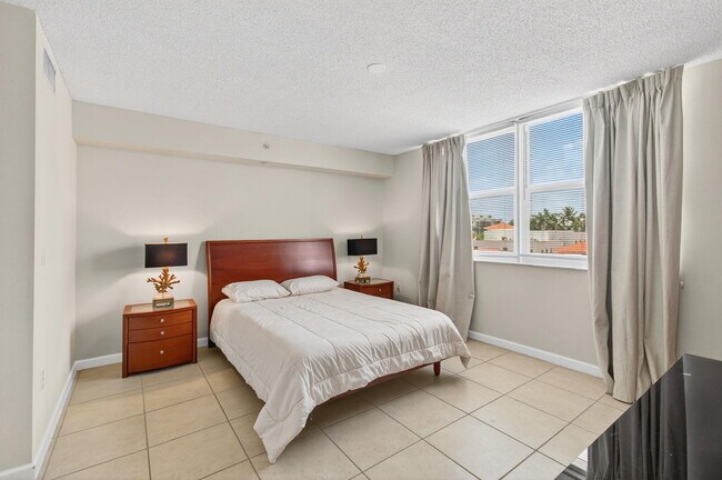 Building Photo - 3606 S Ocean Blvd