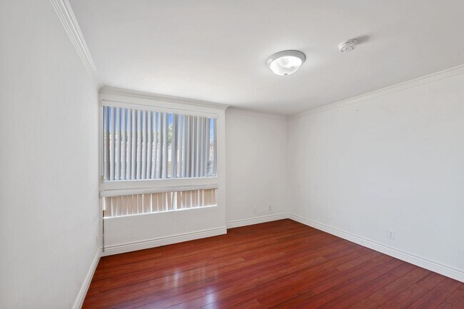 Building Photo - 6042 Barton Ave