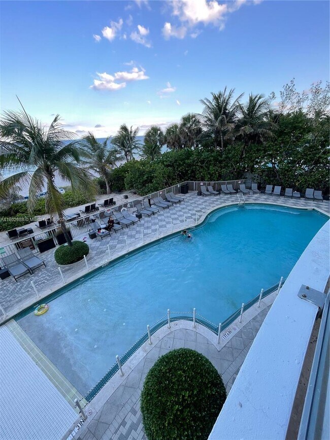 Building Photo - 17375 Collins Ave