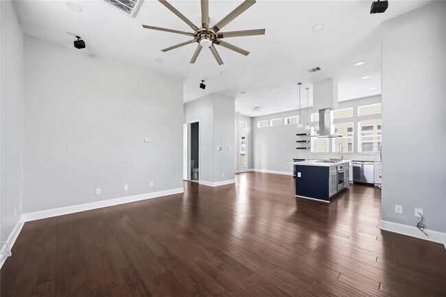 Building Photo - 708 Schwartz St