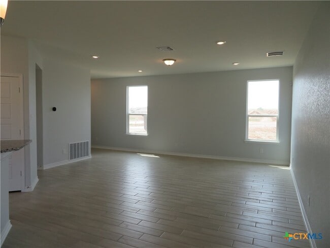 Building Photo - 352 Blacktail Dr