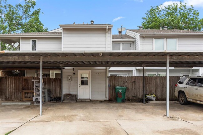 Building Photo - 7838 Green Lawn Dr