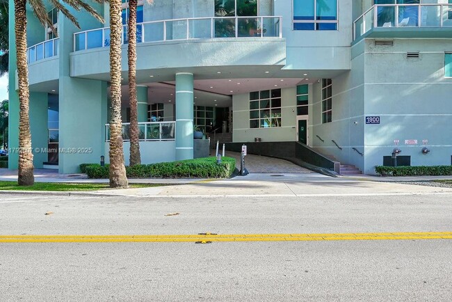 Building Photo - 1900 N Bayshore Dr