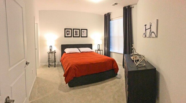 Building Photo - A2 | 1 Bed 1 Bath | 744 sf