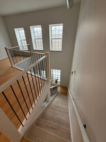 Building Photo - 17 W Main St