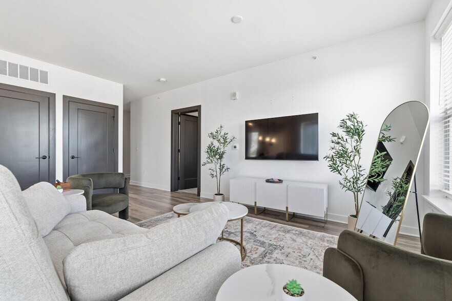 Building Photo - 1121 Laurel St