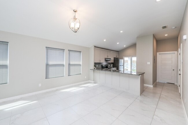 Building Photo - 7106 EL MESON DR