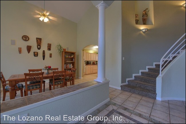 Building Photo - 5 br, 3 bath House - 909 Via Descanso Drive