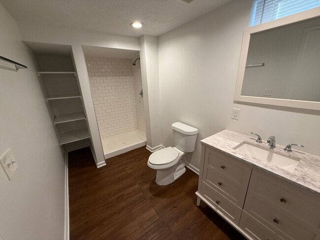 Building Photo - 3BR off 50th and Center