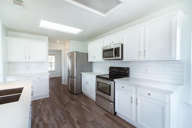 Building Photo - 2707 Troy Dr