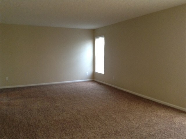 Building Photo - 10 Hunterbrook Ct