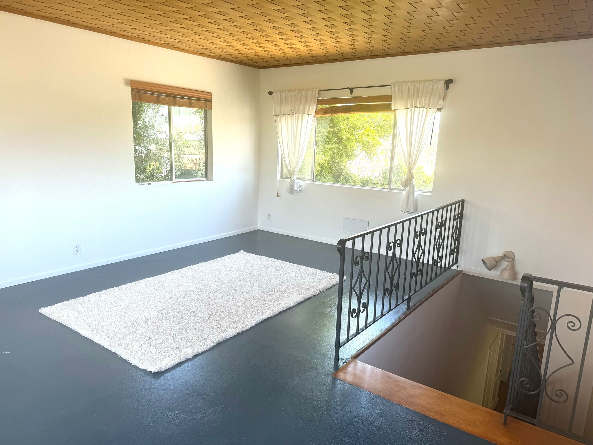 Loft bedroom/office/gym. Very bright & airy with views of Century City - 3243 Mountain View Ave