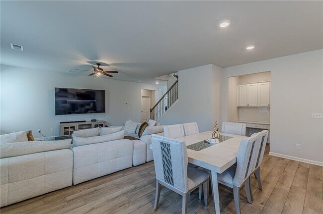 Building Photo - 4876 Elm Leaf Dr