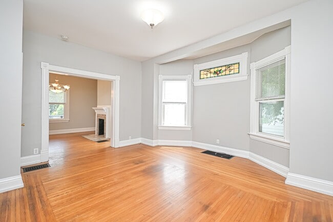 Building Photo - 4221 Bell St