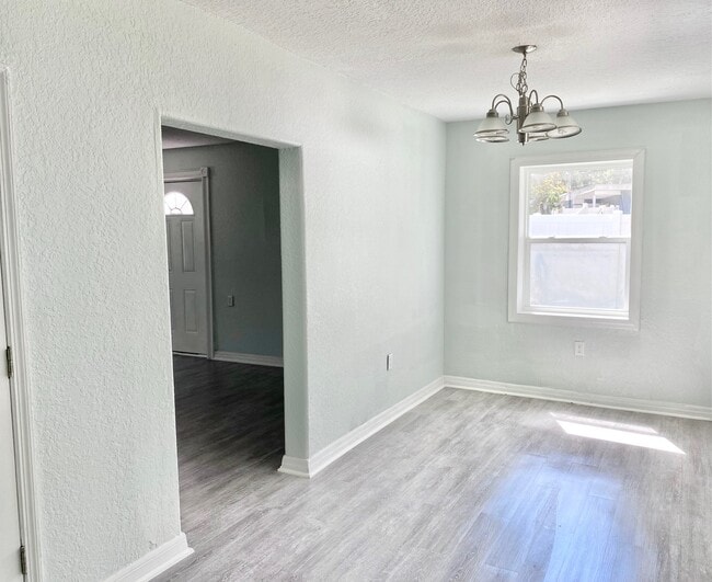 Building Photo - 1503 N County Rd 19A