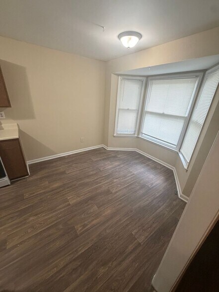 Building Photo - 1215 Oakplace Dr SW