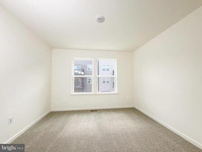 Building Photo - 10001 -B American Pharoah Ln