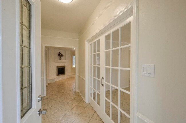 Building Photo - 25602 Oakhurst Dr