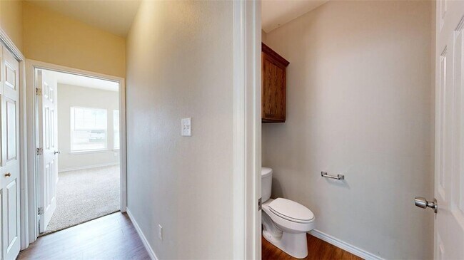 Building Photo - 609 Peyton St