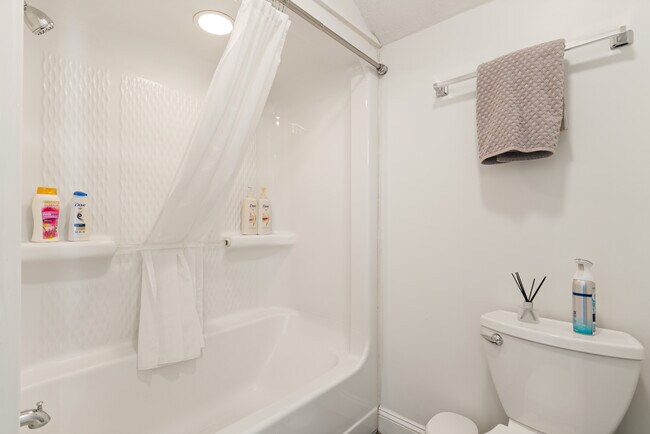 Building Photo - 168 Palmera Ln