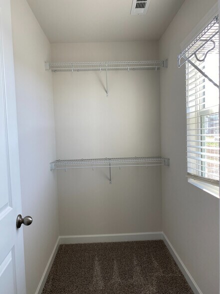Building Photo - Room in Townhome on Tears Ln