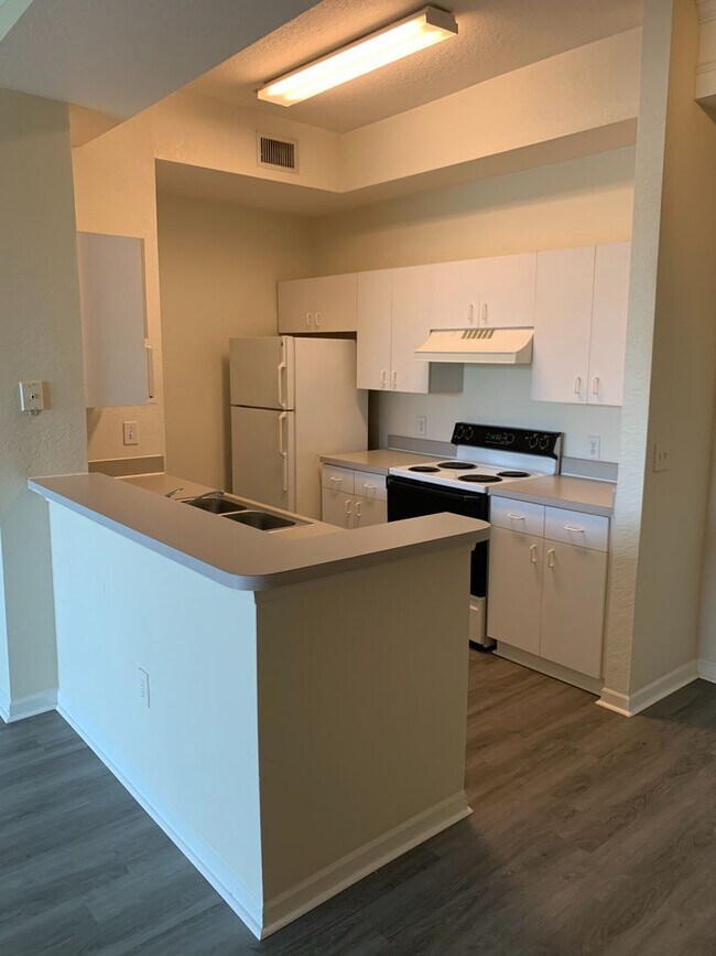 Building Photo - One Bedroom For Rent in New Tampa!