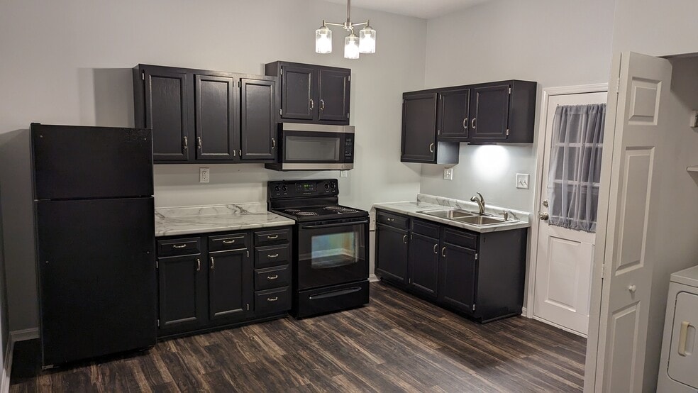 Kitchen! - 929 N Randolph Ave