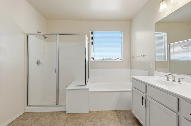 Building Photo - 2263 S Henry Ln