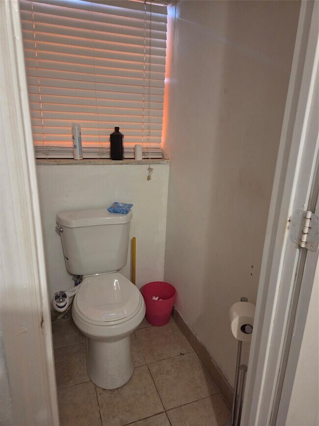 Building Photo - 2630 SW 49th Ct