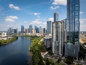 Building Photo - Gorgeous 30th Floor 2BD / 2BA Corner Sky R...