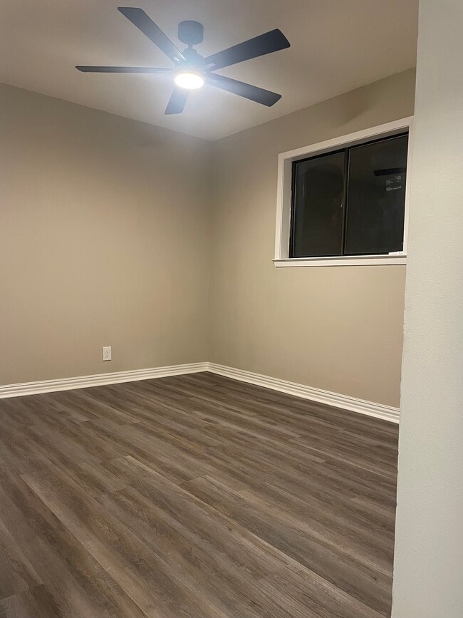 Building Photo - 410 W Lindbergh Blvd